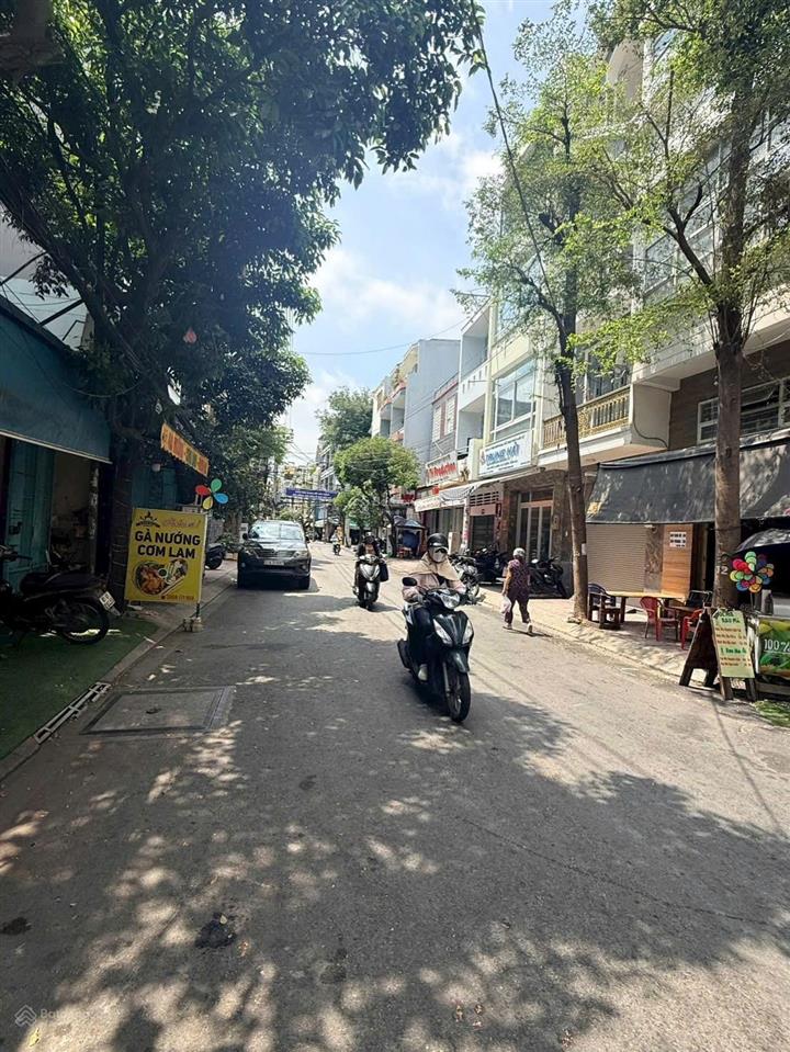 Bán gấp căn góc 2 mặt tiền  tòa nhà 6 lầu 112 ca văn thỉnh, p. 11, q. tân bình