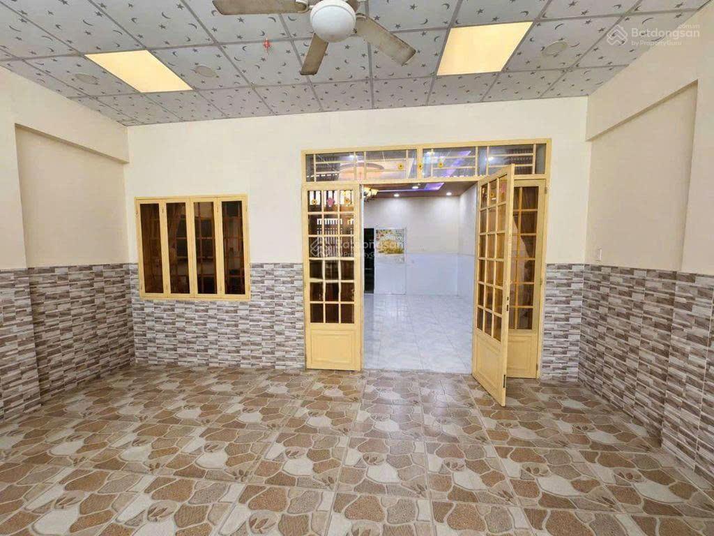 Bán gấp nhà cấp 4 tại đông hưng thuận, giá chỉ 8,8 tỷ, dt khủng 132 m2, 2pn