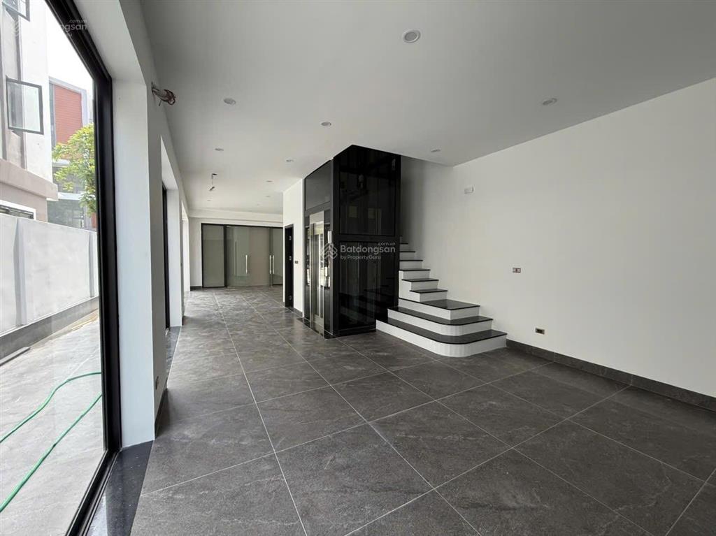 Cho thuê shophouse xẻ khe 2 mặt tiền, kế cận 40 toà chung cư vinhomes ocp 3, ht 5 tầng, thang máy
