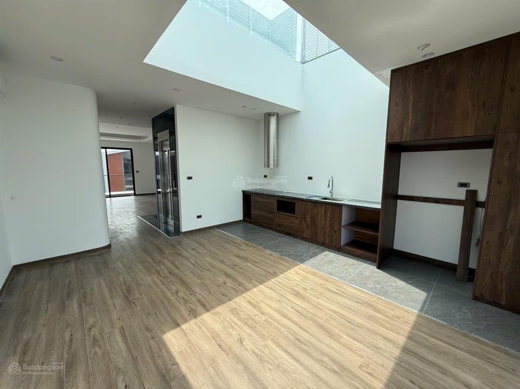 Cho thuê shophouse xẻ khe 2 mặt tiền, kế cận 40 toà chung cư vinhomes ocp 3, ht 5 tầng, thang máy