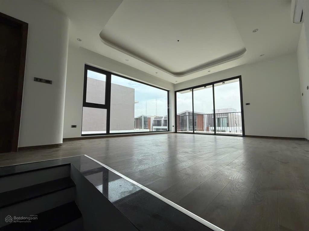 Cho thuê shophouse xẻ khe 2 mặt tiền, kế cận 40 toà chung cư vinhomes ocp 3, ht 5 tầng, thang máy