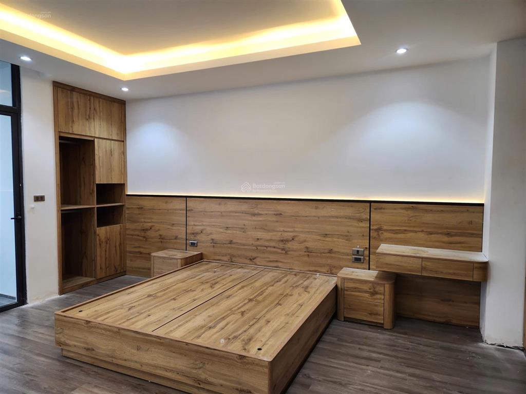 Cho thuê shophouse xẻ khe 2 mặt tiền, kế cận 40 toà chung cư vinhomes ocp 3, ht 5 tầng, thang máy