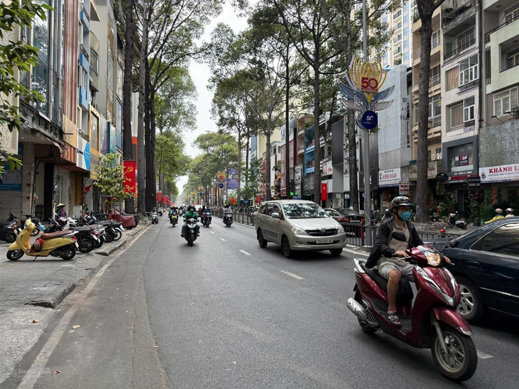 Bán nhà 2mt 3 tháng 2 p.11 q.10, dt 18x24m cn 510m2, kc 4 tầng hđt 300tr giá 285 tỷ