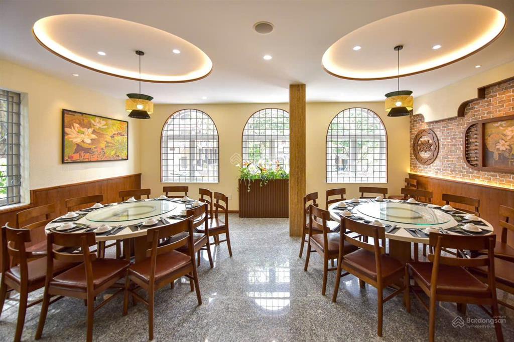 Bán nhà 2 mặt tiền 46 huỳnh lan khanh, p2, tân bình. dt 10mx20m, cn 198m2, 4t  giá bán 55 tỷ tl