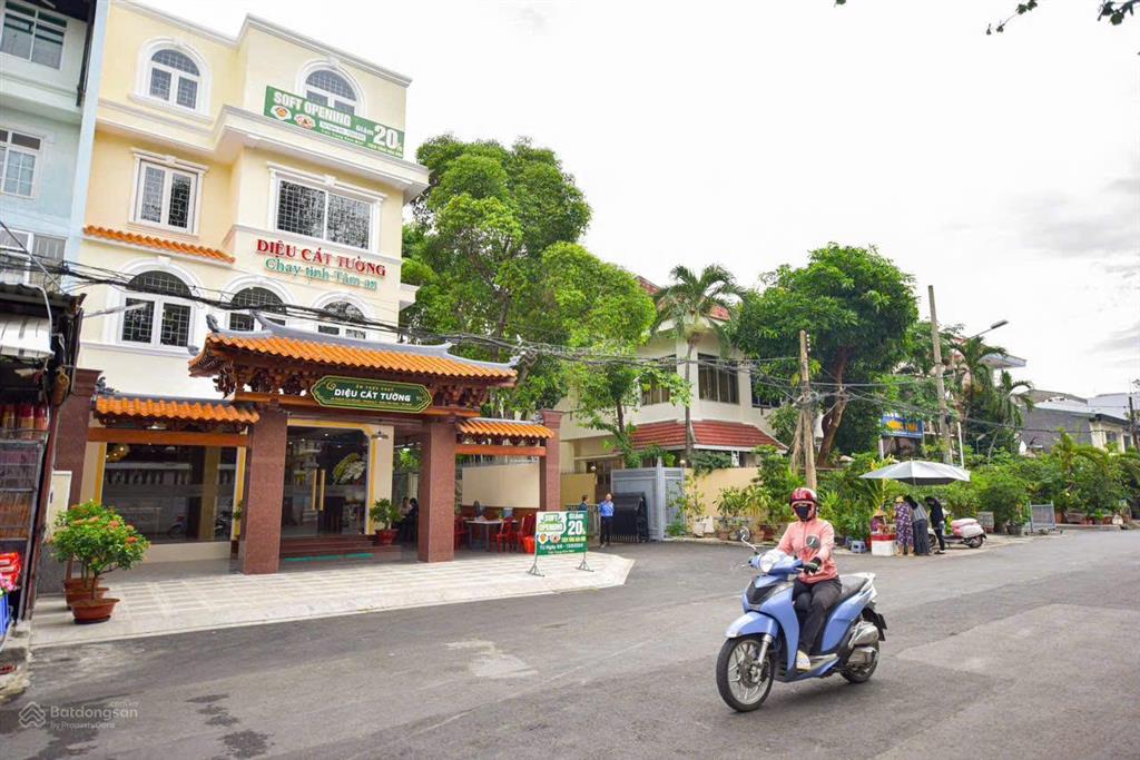 Bán nhà 2 mặt tiền 46 huỳnh lan khanh, p2, tân bình. dt 10mx20m, cn 198m2, 4t  giá bán 55 tỷ tl