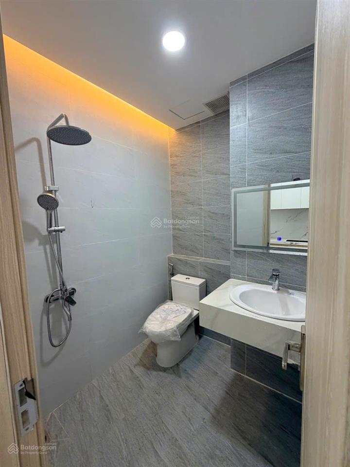 Quận 9  mt sông ông nhiêu  ngay đh marketing  6 tầng, có 84 chdv, 80tỷ, dt gần 3200m2 đất