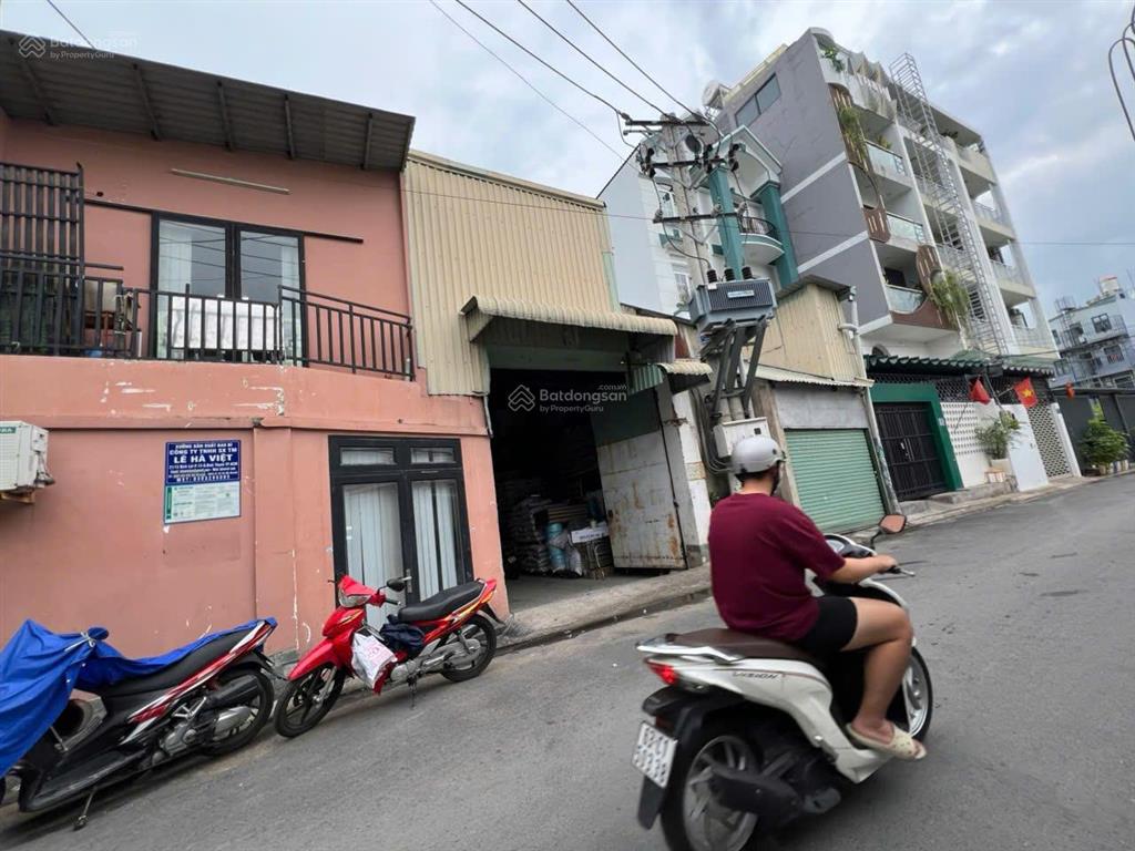 Bán nhà c4 đang làm kho 21/ bình lợi p 13 bình thạnh  dt 14mx26m. nh 29m. giá 51 tỷ
