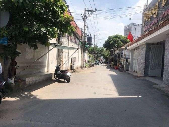 Bán nhà góc 3mt quốc lộ 13 tp. thủ đức, dt 52x45m cn 2053m2 kc 2 tầng giá 540 tỷ