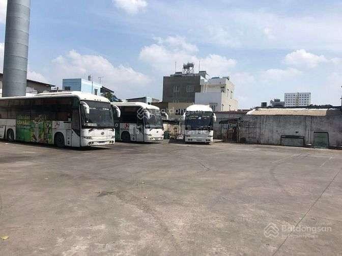 Bán nhà góc 3mt quốc lộ 13 tp. thủ đức, dt 52x45m cn 2053m2 kc 2 tầng giá 540 tỷ