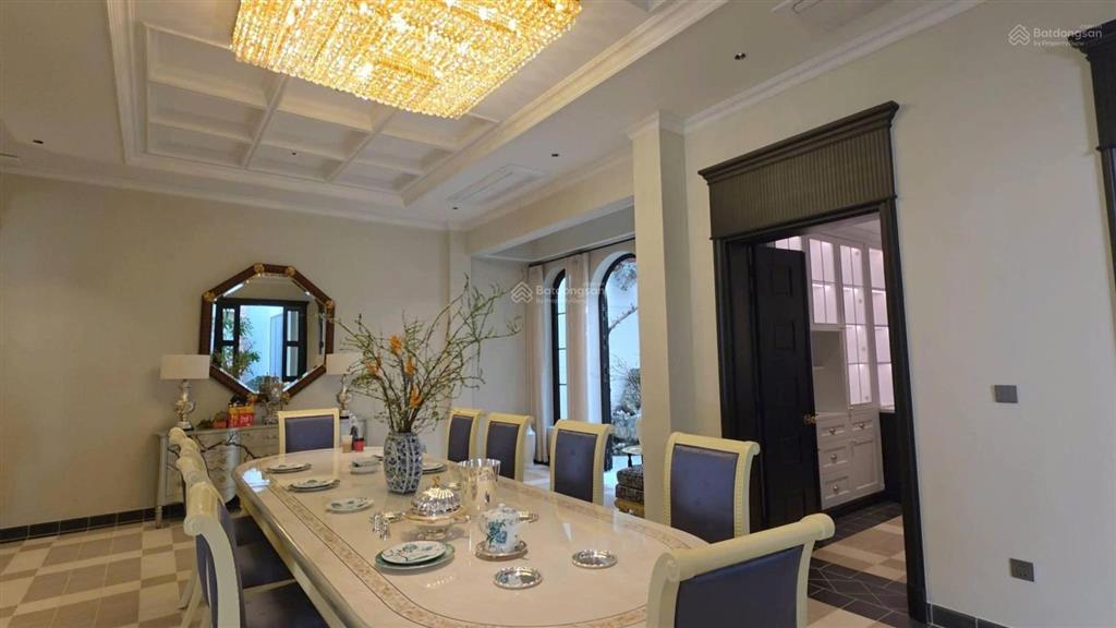 Bán vila sân vườn cao cấp. trần khánh dư quận 1dt 14x26m = 366m2  4 tầng giá 165 tỷ!