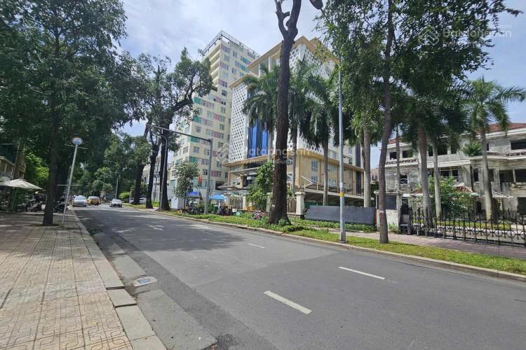 Bán siêu vị trí mtkd pasteur q3 dt 36x80m = 3032m2 đất ở  ctxd 4 hầm + 22 tầng  giá 2600 tỷ!