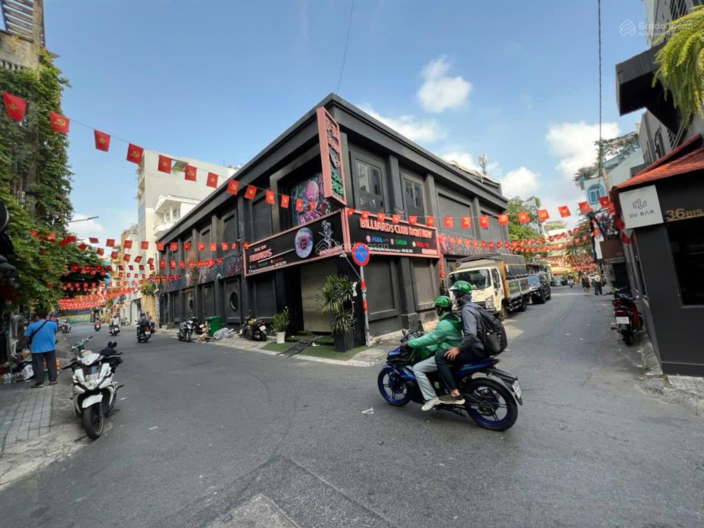 Bán nhà góc 2 mặt tiền cực đẹp 3840 huỳnh khương ninh. dt 22,3mx18m, cn 399m2 2t  giá 120 tỷ