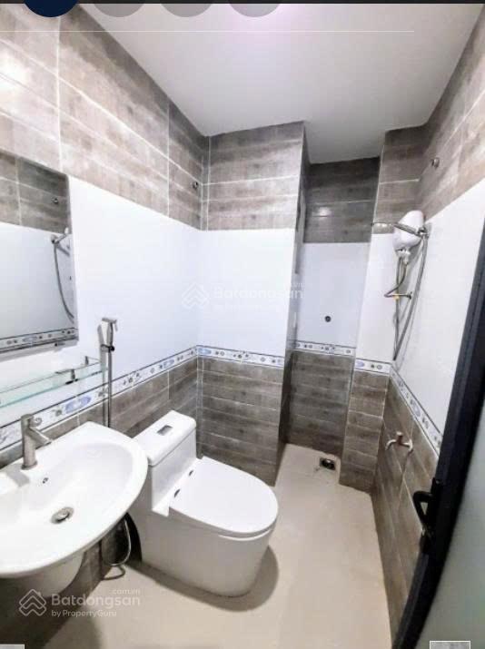 Bán tòa nhà chdv  q7  166p  1 hầm 7 tầng  hđt 650tr/th  dt 15x40m  600m2. giá 160 tỷ