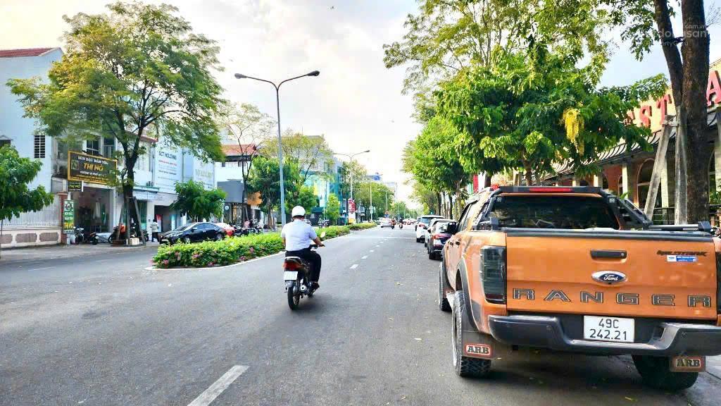 Bán tòa nhà nguyễn thị minh khai, p đa kao, q111 tầngdt 320m² (18x19m).dt 2150m2 sàn|