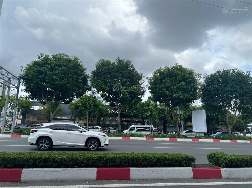 Bán khu đất vàng mt phạm văn đồng 45x35m nh 55m, cn 1.400m², ctxd3 hầm 15 tầng, giá 246 tỷ tl.