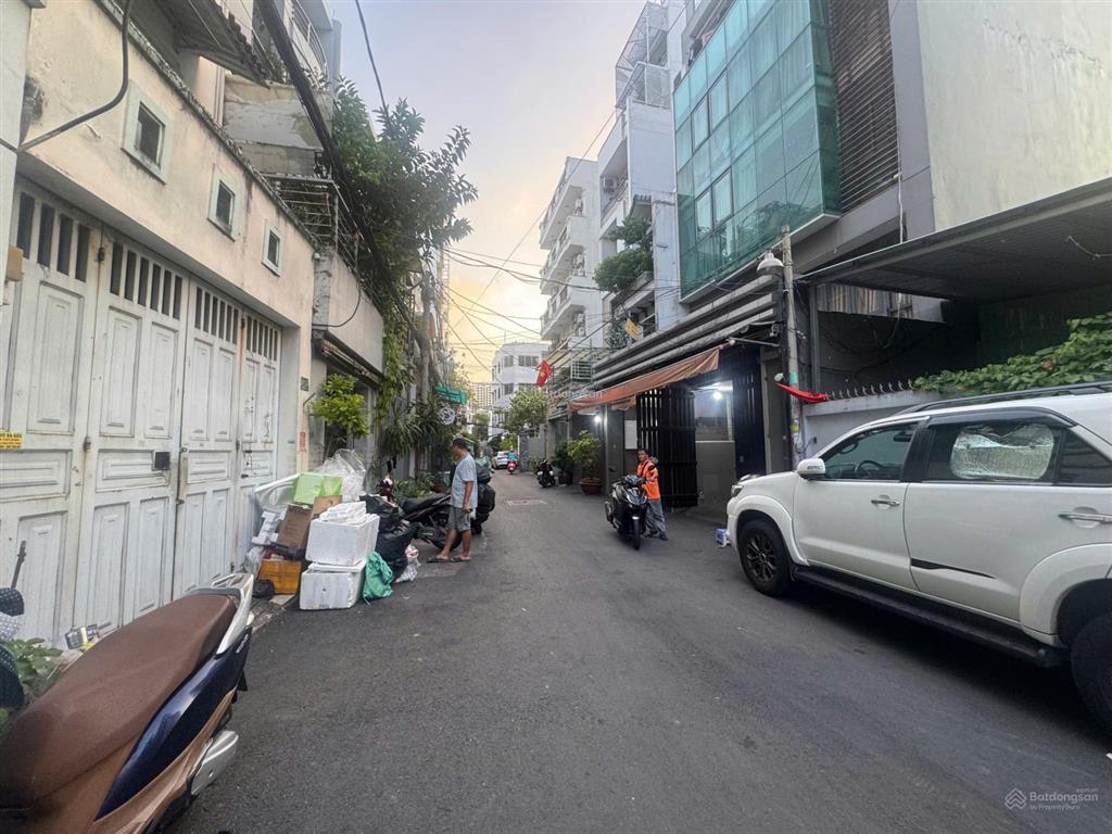 Bán khuôn đất hẻm 10m. quận 10 11.5x33m.cn 370m² ctxd 7 tầng  giá 70 tỷ đối diện kingdom. q10