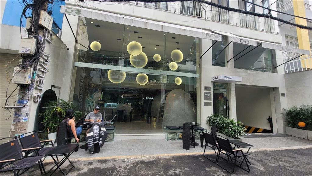 Bán tòa nhà chdv trần hưng đạo, q.1  7 tầng  hđt 200 triệu/tháng 96 tỷ