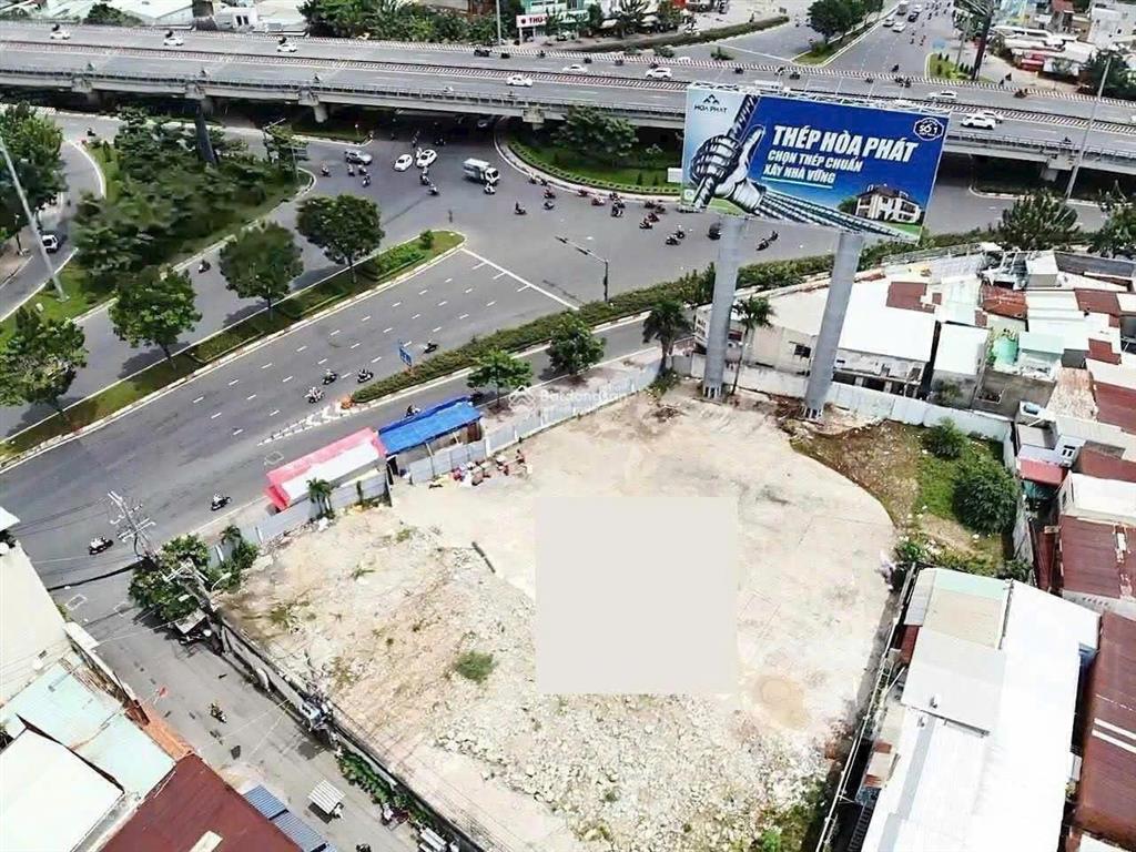 Quỹ đất lớn góc 2 mặt tiền quốc lộ 13, dtcn 2.059m, có gpxd 7 tầng  giá 530 tỷ