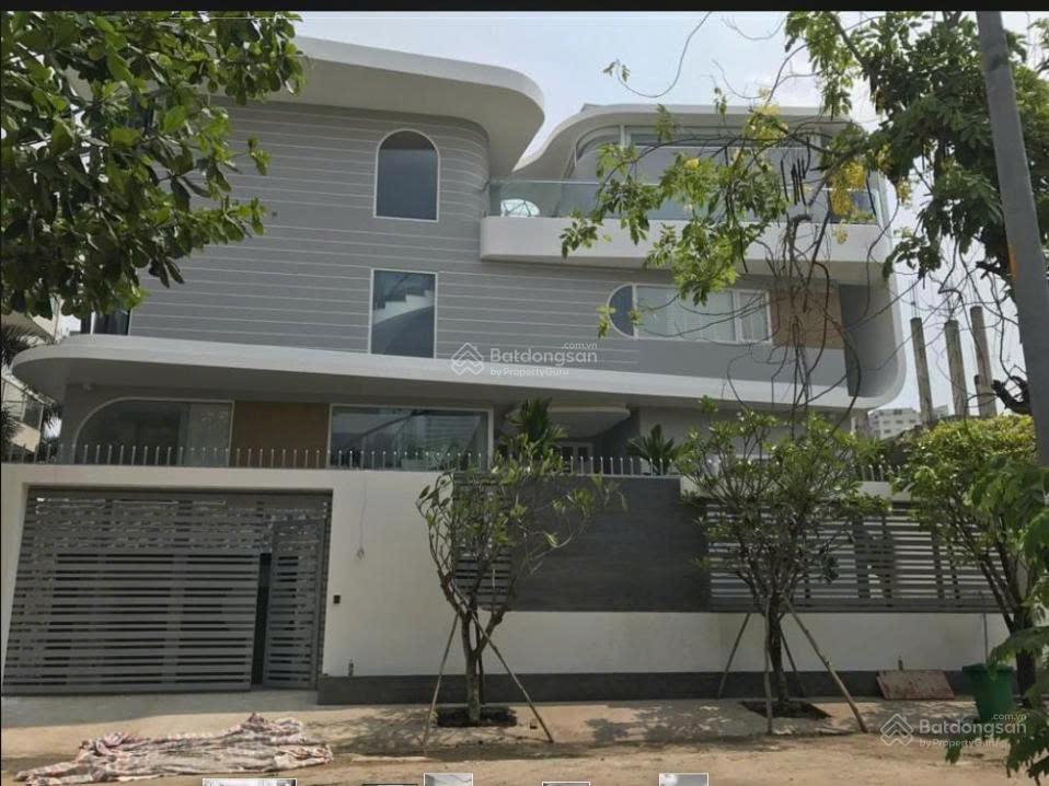 Bán biệt thự vip khu thảo điền, 370m² đất, hầm, 4 tầng, hồ bơi. giá 130 tỷ