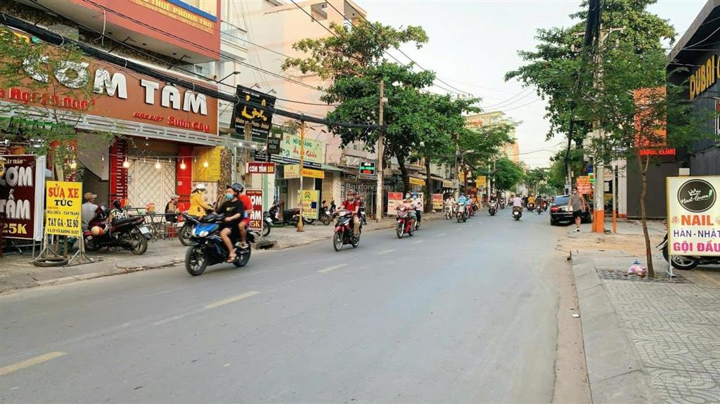 Bán tòa nhà. hầm 6 tầng. mt nguyễn cửu đàm. tân phú. dt 17x35m, (600m). tn 500tr/th  giá 160 tỷ