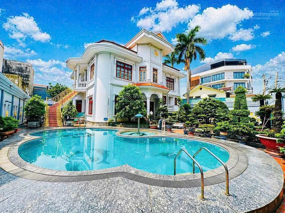 Biệt thự siêu vip thủ đức. mt hồ bá phấn. (quận 9 cũ)  1.054m2. 3 tầng  giá 69 tỷ