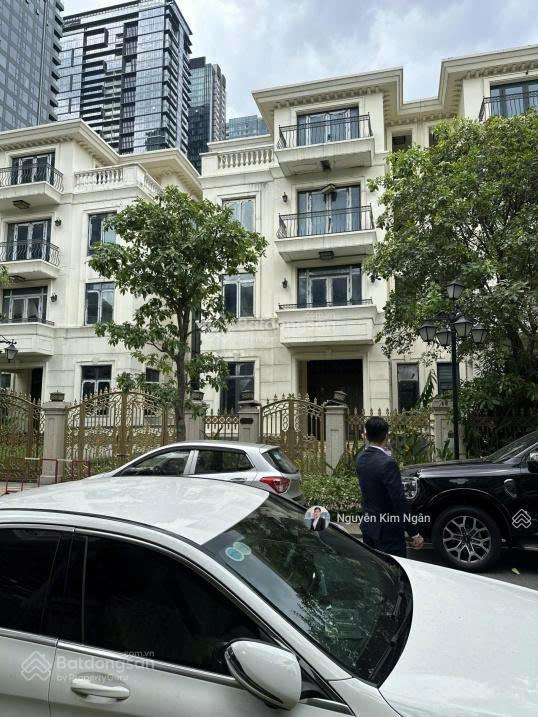 Siêu phẩm biệt thự the victoria vinhomes golden river. dt 225m². hầm + 3 tầng  giá 295 tỷ