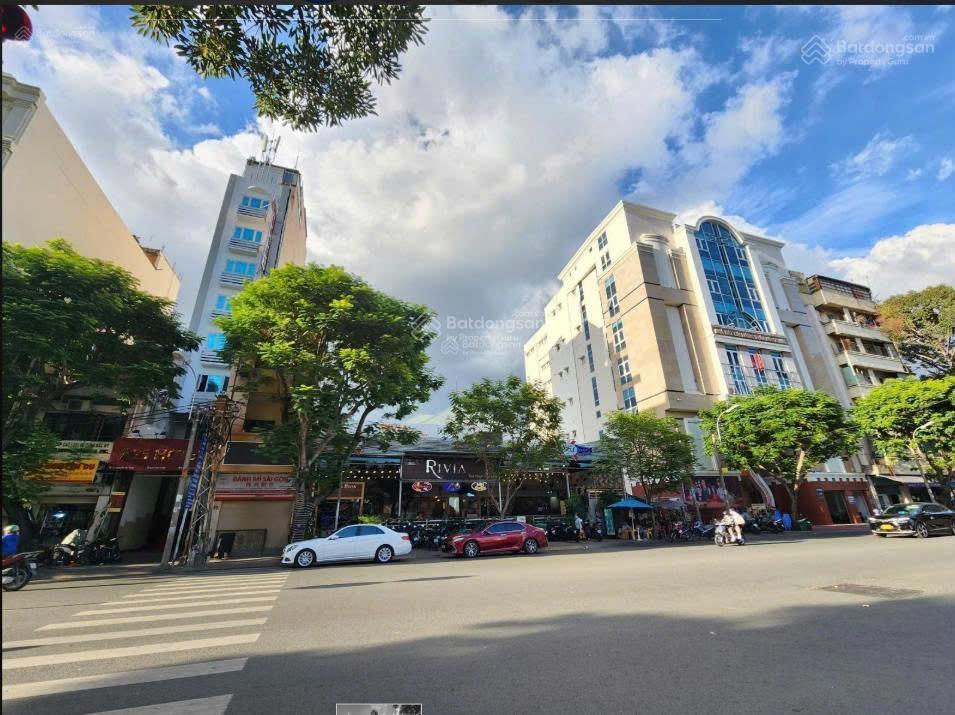 Đất vị trí kim cương quận 1. mặt tiền nguyễn cư trinh, dt 28x30m, 660m²  giá 660 tỷ