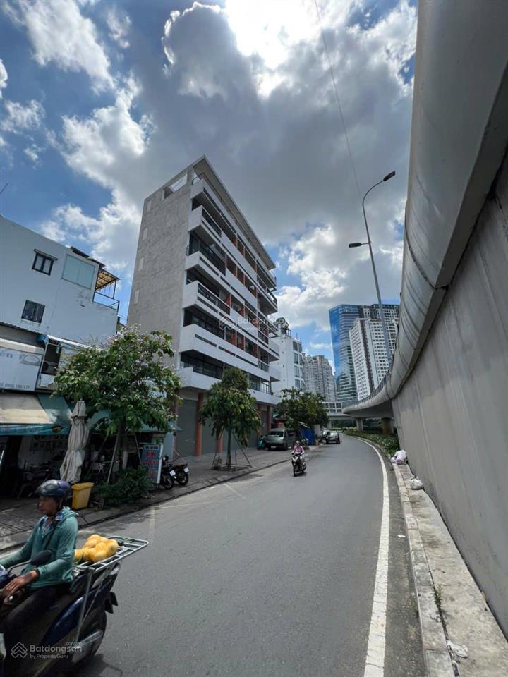 Nhà mt nguyễn hữu cảnh, bình thạnh. ngang 18m, cn 65m, ngay ba son. hđt 50 triệu/th, giá 15.7 tỷ