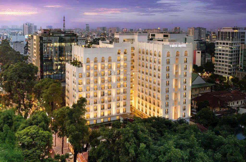 Chuyển nhượng m&a hotel 5 sao, quận 3  233 phòng, 15.569m sàn  2 hầm + 12 tầng  3000 tỷ