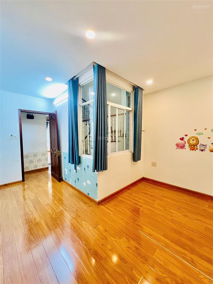 Vị trí kinh doanh sầm uất khu k300 nhà 3 lầu mới đẹp  ngay nhà ga t3  11.9 tỷ tl