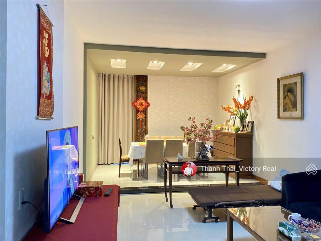 Bán nhà ngay vòng xoay nguyễn trọng tuyển  bùi thị xuân  dt 4 x 20m cn 80m2 2 lầu