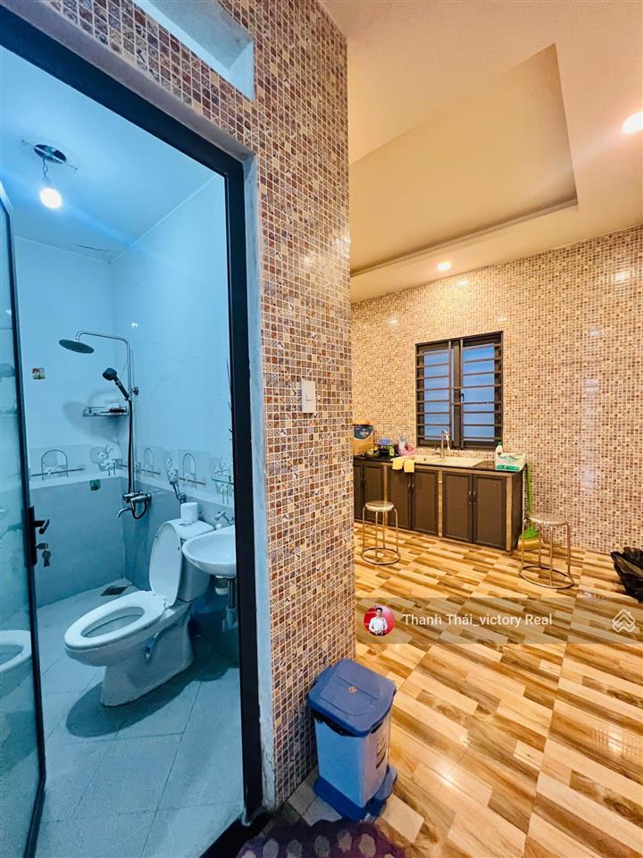 Bán nhà ngay mặt tiền nguyễn bá tòng, dt 3.9 x 17.5m 70m2, 4 tầng  giá 10.5 tỷ tl