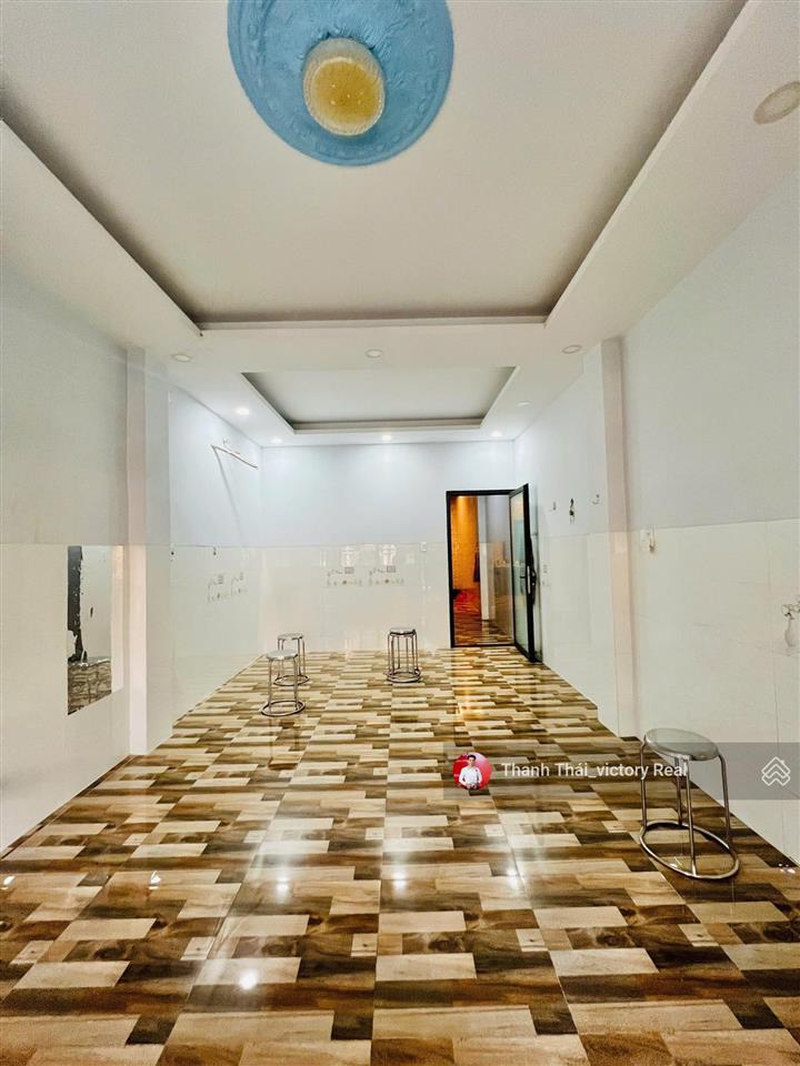 Bán nhà ngay mặt tiền nguyễn bá tòng, dt 3.9 x 17.5m 70m2, 4 tầng  giá 10.5 tỷ tl