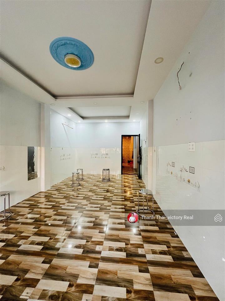Bán nhà ngay mặt tiền nguyễn bá tòng, dt 3.9 x 17.5m 70m2, 4 tầng  giá 10.5 tỷ tl