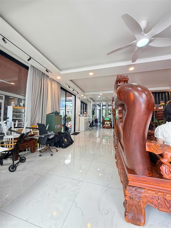 Bán biệt thự đẹp mặt tiền quốc lộ 50 trung tâm cần đước, long an (710m2)  25 tỷ tl