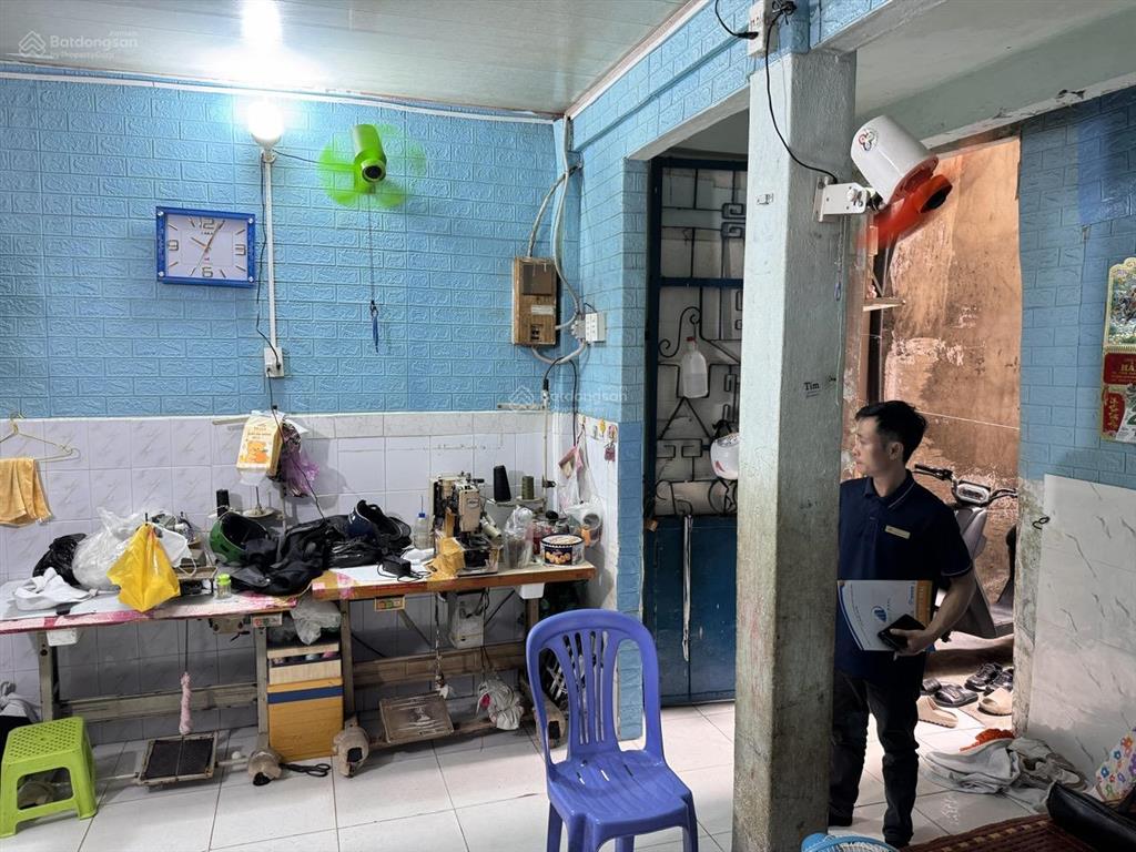 Bán nhà lạc long quân giá chỉ 3,3 tỷ thương lượng!