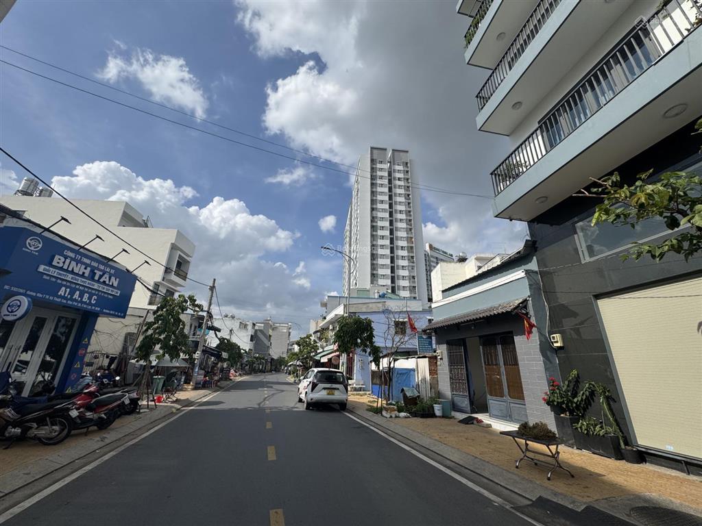 Ngay aeon mall tên lửa, lô góc ngang lớn hơn 100m  hơn 60tr/m2