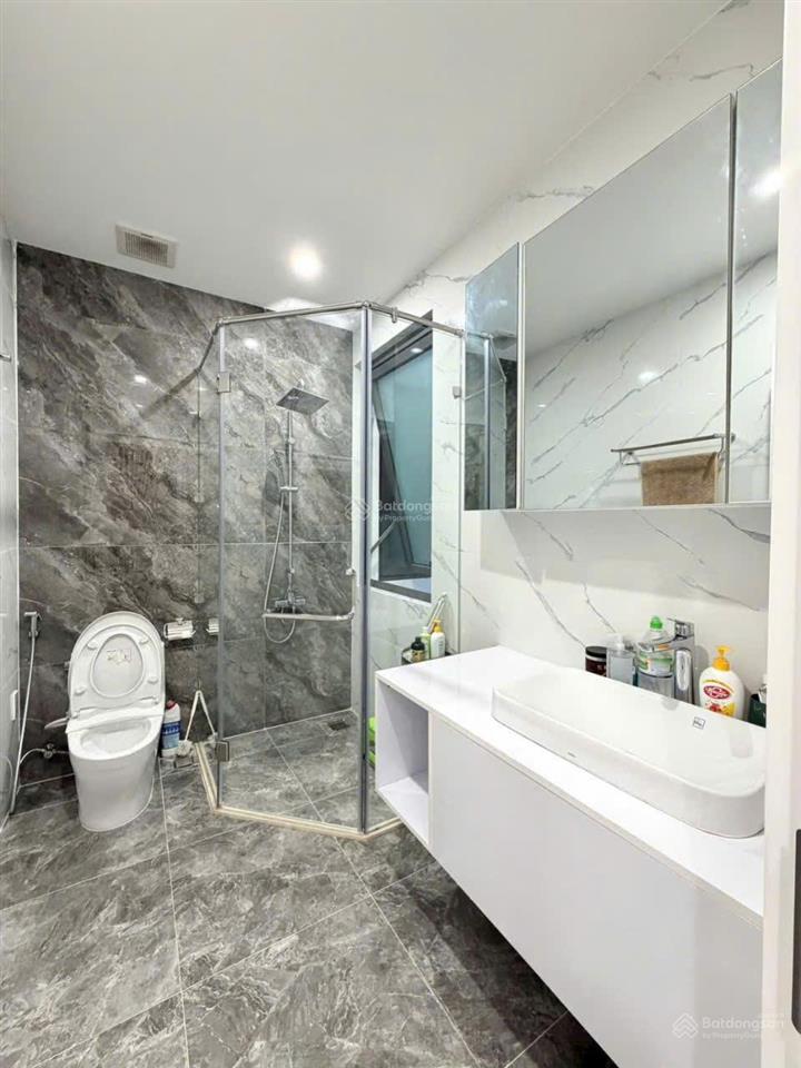 Biệt thự đẳng cấp 8 x 20m 1 trệt 3 lầu nguyễn chí thanh tp.hcm