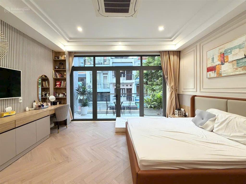 Biệt thự đẳng cấp 8 x 20m 1 trệt 3 lầu nguyễn chí thanh tp.hcm
