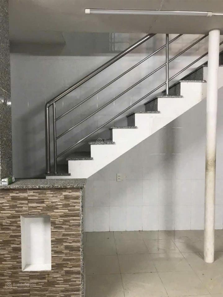 Top nhà xinh rẻ 6 x 4.6m 1 trệt 2 lầu cống quỳnh q1 tp.hcm