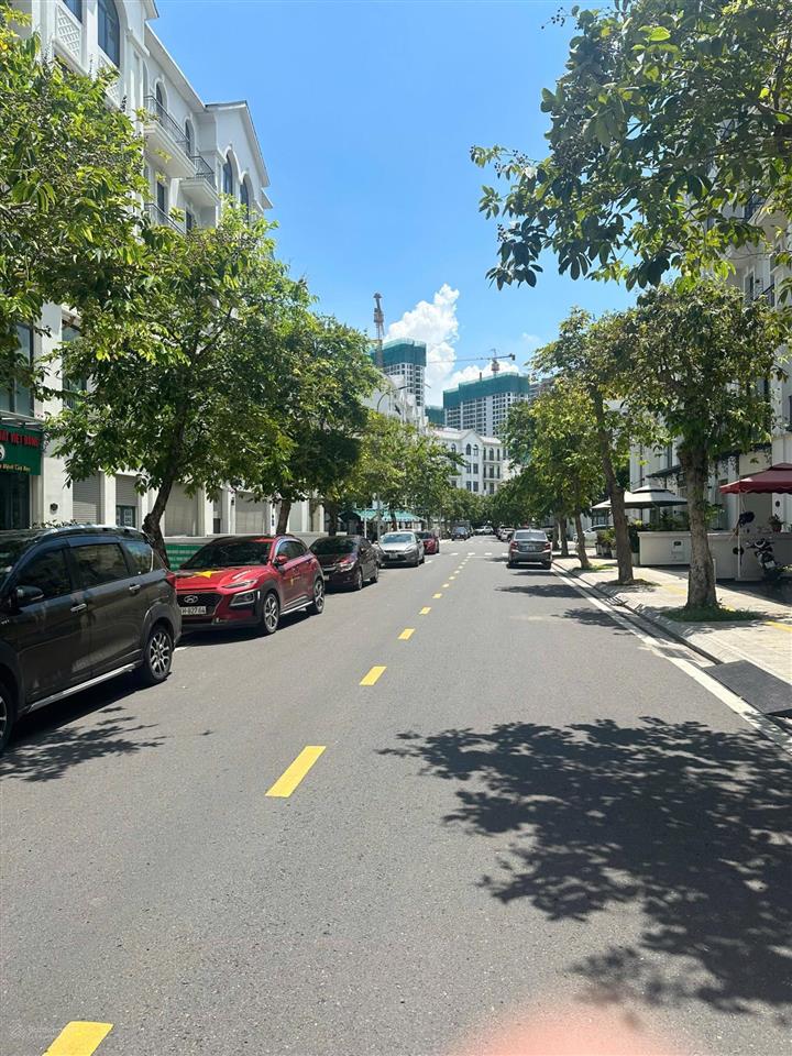 Chính chủ gửi bán nhà phố vinhomes grand park 126m2 mahattan ngay chợ đêm giá rẻ nhất thị trường