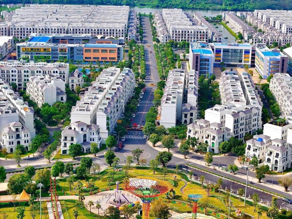 Chính chủ gửi bán nhà phố vinhomes grand park 126m2 mahattan ngay chợ đêm giá hời thị trường
