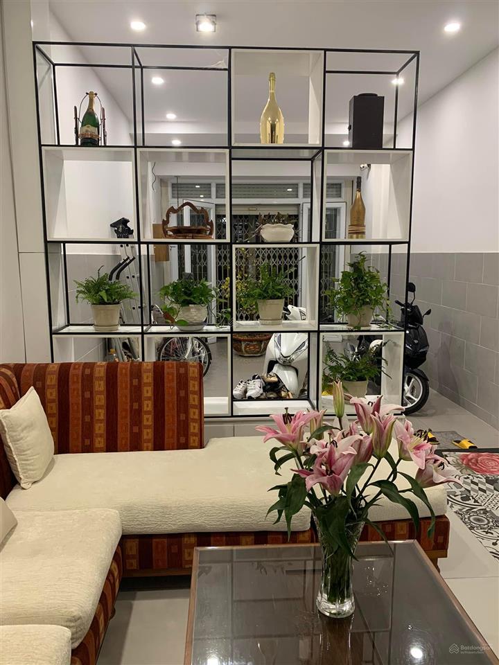 Nhà cho thuê nguyên căn 1 trệt, 2 lầu, sân thượng, đẹp, phù hợp mở văn phòng công ty kết hợp ở