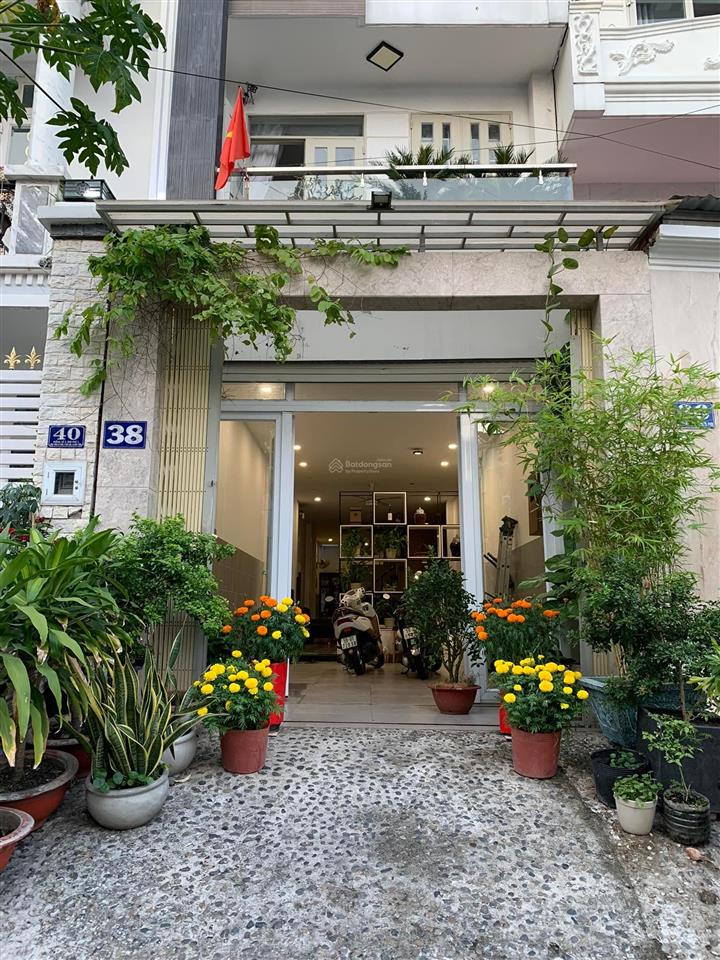 Nhà cho thuê nguyên căn 1 trệt, 2 lầu, sân thượng, đẹp, phù hợp mở văn phòng công ty kết hợp ở