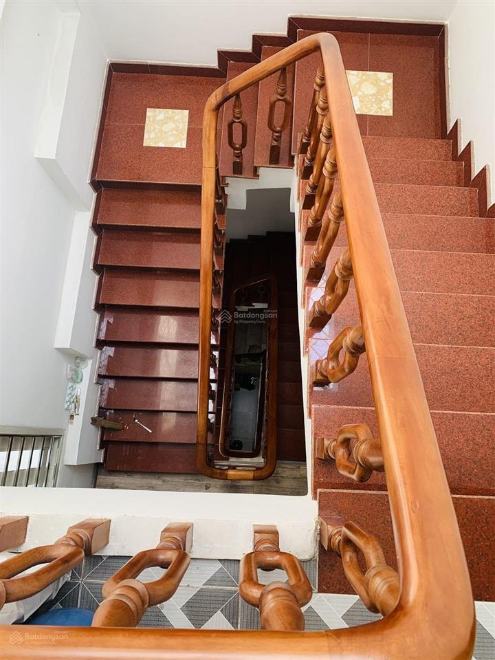 Nhà cho thuê nguyên căn 1 trệt, 2 lầu, sân thượng, đẹp, phù hợp mở văn phòng công ty kết hợp ở