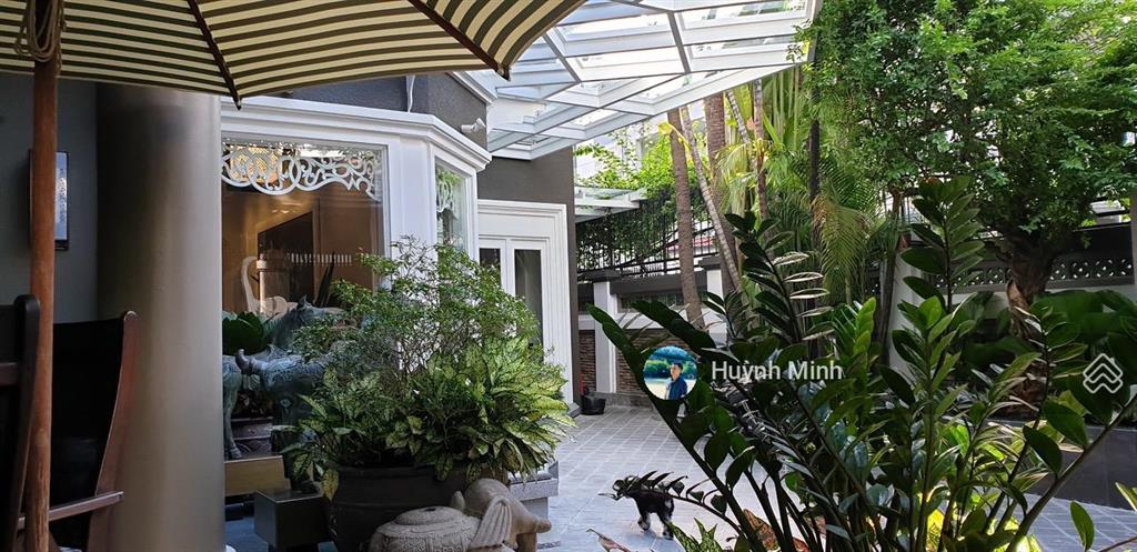 Dt 20x20m 3 tầng. nhà góc 2mt cực đẹp nằm trong khu biệt thự lê trọng tấn. đường 14m, không bị tod