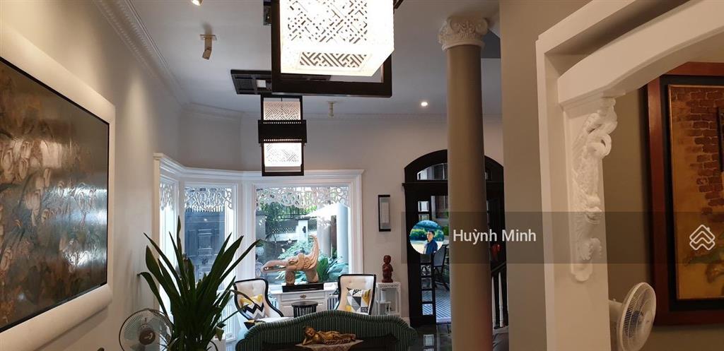 Dt 20x20m 3 tầng. nhà góc 2mt cực đẹp nằm trong khu biệt thự lê trọng tấn. đường 14m, không bị tod