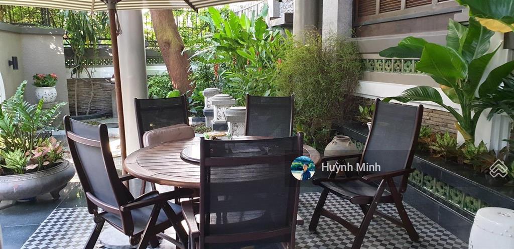 Dt 20x20m 3 tầng. nhà góc 2mt cực đẹp nằm trong khu biệt thự lê trọng tấn. đường 14m, không bị tod
