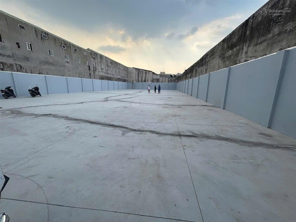 Bán đất lớn 1500m2(22x67m) ngay tại đường lũy bán bích gần ngã 3 vườn lài. giá 92 tỷ. đường thông