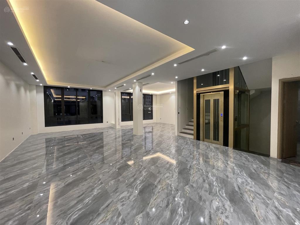 Cho thuê biệt thự 500m2 sàn, 5 tầng thông sàn làm vp, thang máy mặt đường đại lộ 52m chỉ 50tr/tháng